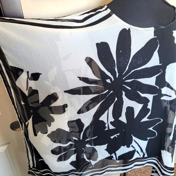 Laura Ashley Sheer black & white Floral Blouse - Picture 4 of 7